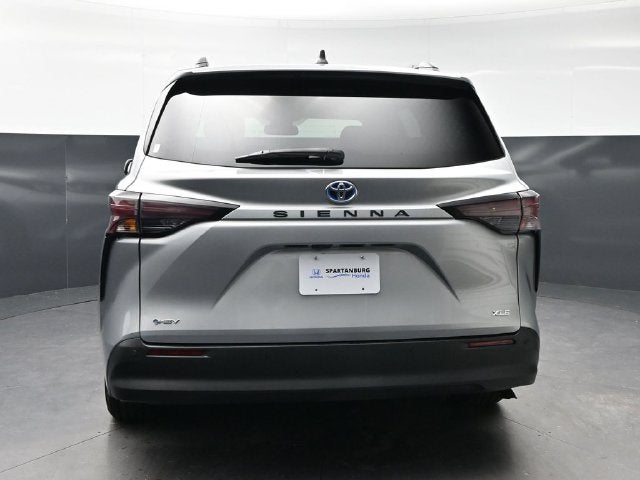 2025 Toyota Sienna XLE 8 Passenger