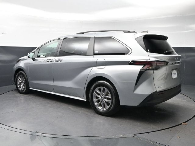 2025 Toyota Sienna XLE 8 Passenger