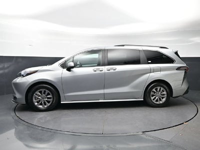 2025 Toyota Sienna XLE 8 Passenger