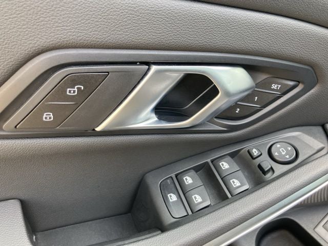 2025 BMW 3 Series 330i xDrive