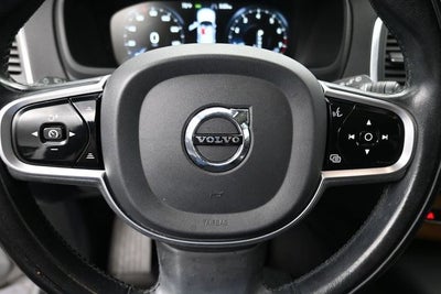 2022 Volvo XC90 T6 Momentum