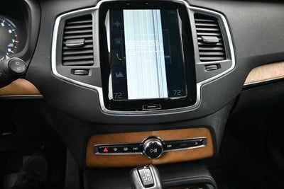 2022 Volvo XC90 T6 Momentum