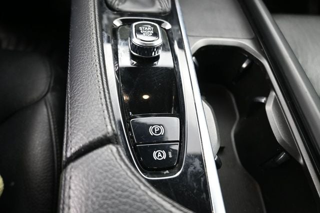 2022 Volvo XC90 T6 Momentum
