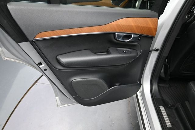 2022 Volvo XC90 T6 Momentum