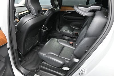 2022 Volvo XC90 T6 Momentum