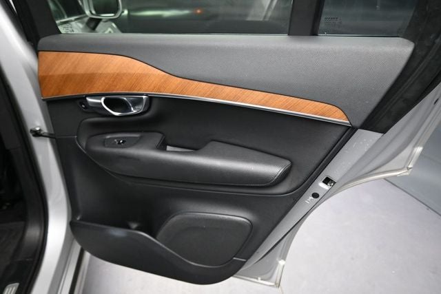 2022 Volvo XC90 T6 Momentum