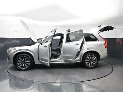 2022 Volvo XC90 T6 Momentum