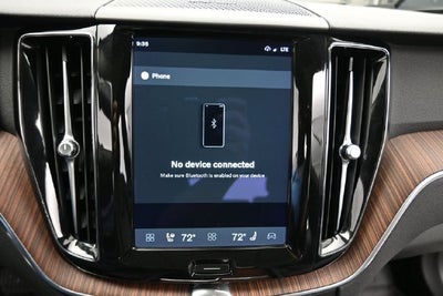 2023 Volvo XC60 B5 Plus Dark Theme