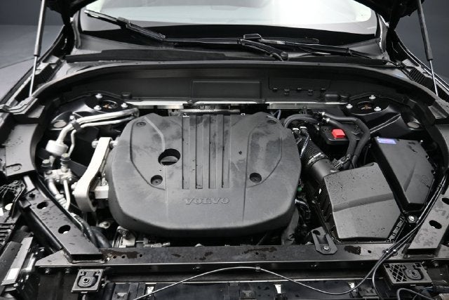 2023 Volvo XC60 B5 Plus Dark Theme
