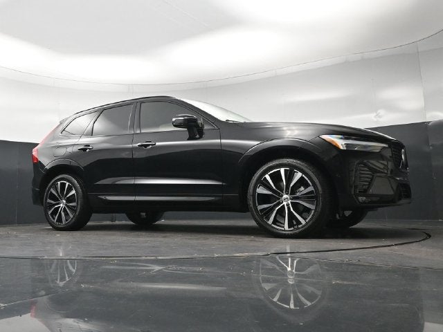 2023 Volvo XC60 B5 Plus Dark Theme