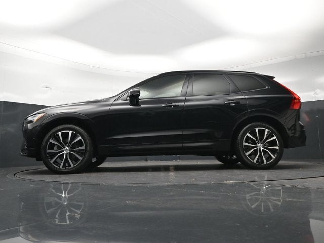 2023 Volvo XC60 B5 Plus Dark Theme