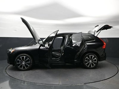 2023 Volvo XC60 B5 Plus Dark Theme