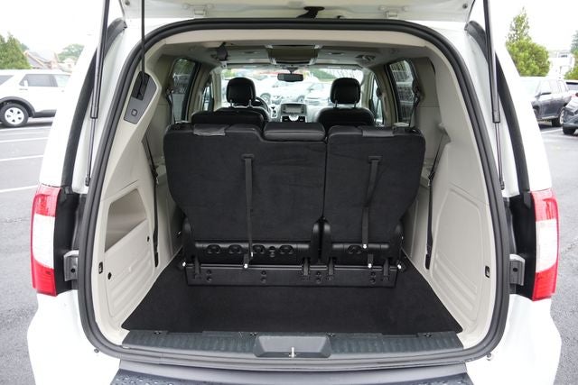 2016 Chrysler Town & Country Touring-L