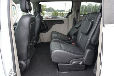 2016 Chrysler Town & Country Touring-L