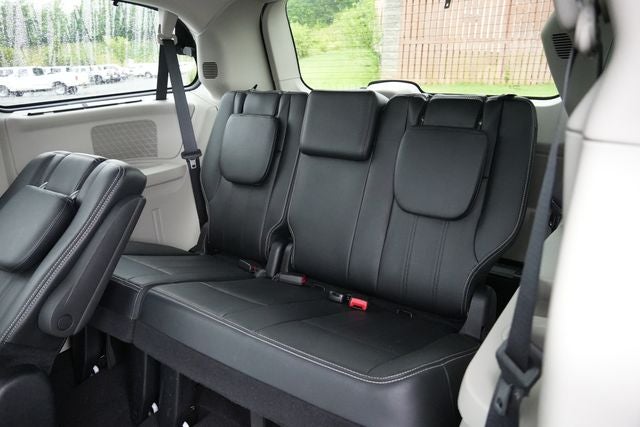 2016 Chrysler Town & Country Touring-L