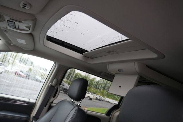 2016 Chrysler Town & Country Touring-L