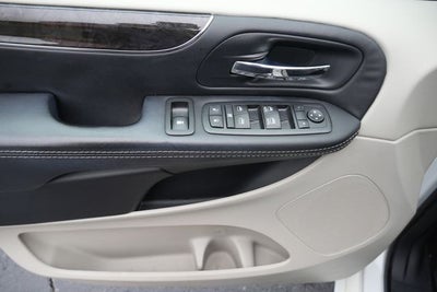 2016 Chrysler Town & Country Touring-L