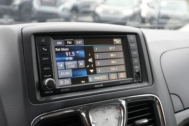 2016 Chrysler Town & Country Touring-L