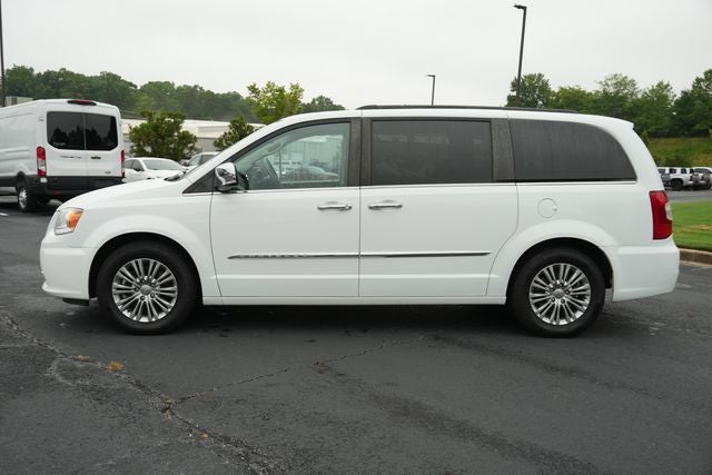2016 Chrysler Town & Country Touring-L