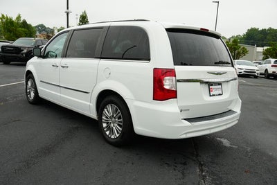 2016 Chrysler Town & Country Touring-L