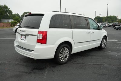 2016 Chrysler Town & Country Touring-L