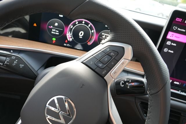 2025 Volkswagen Tiguan 2.0T SEL R-Line