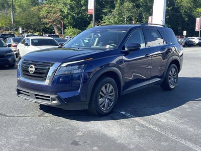 2025 Nissan Pathfinder SV