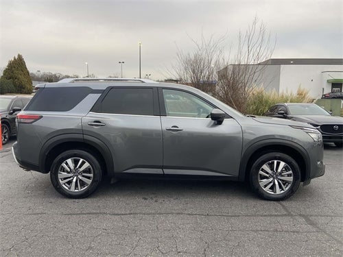 2025 Nissan Pathfinder SL