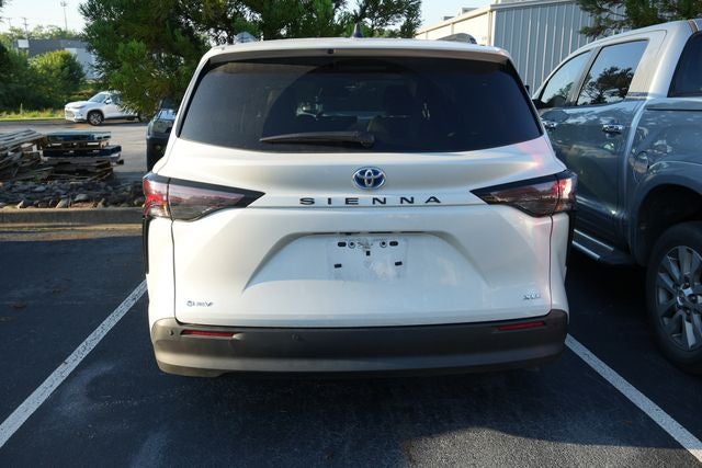 2025 Toyota Sienna XLE 8 Passenger