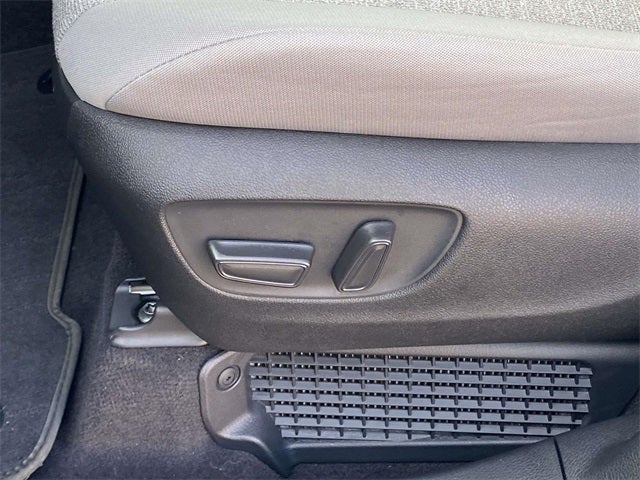 2025 Toyota Sienna LE 8 Passenger