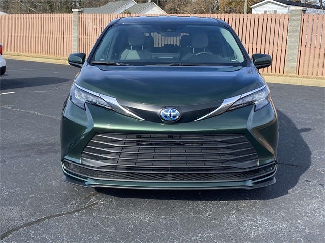 2025 Toyota Sienna LE 8 Passenger