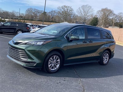 2025 Toyota Sienna LE 8 Passenger