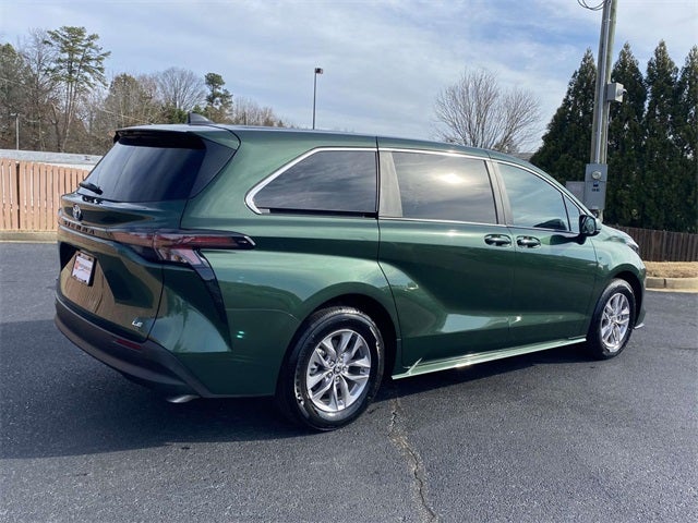 2025 Toyota Sienna LE 8 Passenger