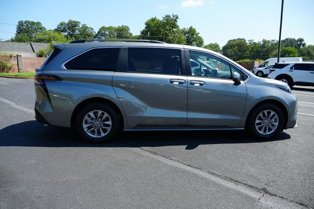 2026 Toyota Sienna LE 8 Passenger