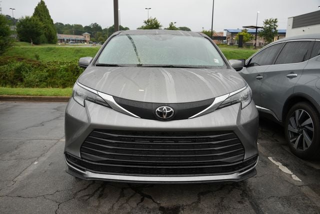 2026 Toyota Sienna LE 8 Passenger