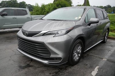 2026 Toyota Sienna LE 8 Passenger