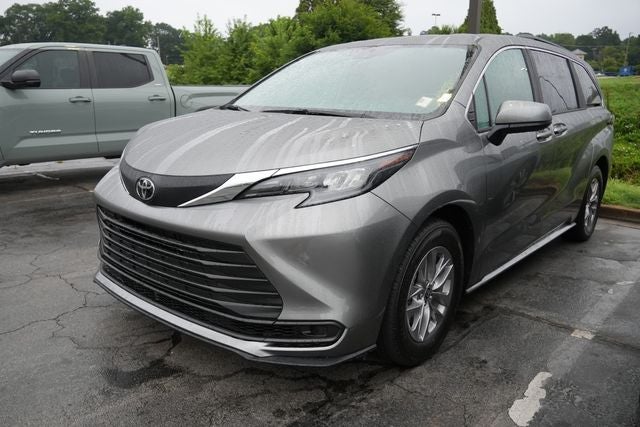 2026 Toyota Sienna LE 8 Passenger