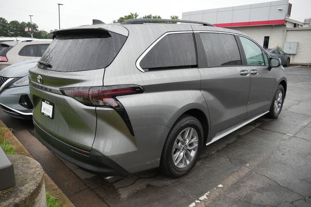 2026 Toyota Sienna LE 8 Passenger