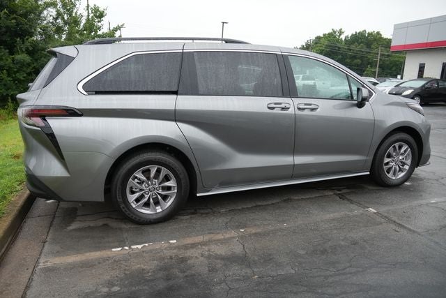 2026 Toyota Sienna LE 8 Passenger
