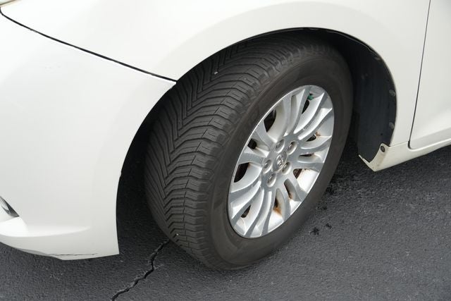 2015 Toyota Sienna XLE 8 Passenger