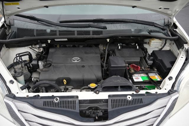 2015 Toyota Sienna XLE 8 Passenger