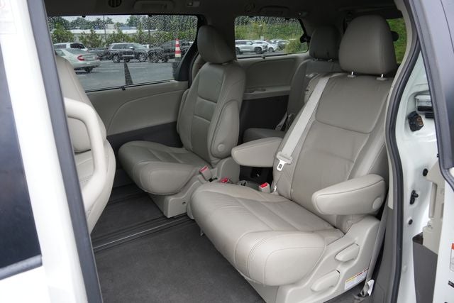 2015 Toyota Sienna XLE 8 Passenger