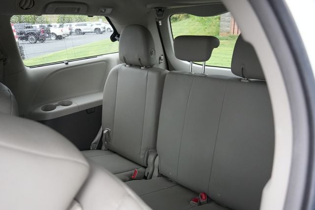 2015 Toyota Sienna XLE 8 Passenger