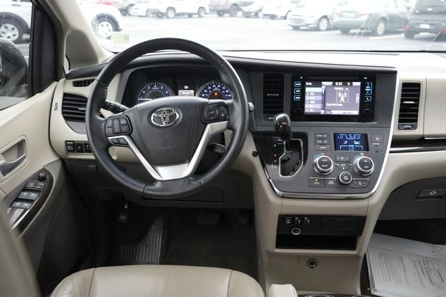 2015 Toyota Sienna XLE 8 Passenger