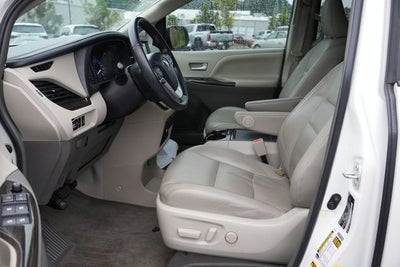 2015 Toyota Sienna XLE 8 Passenger