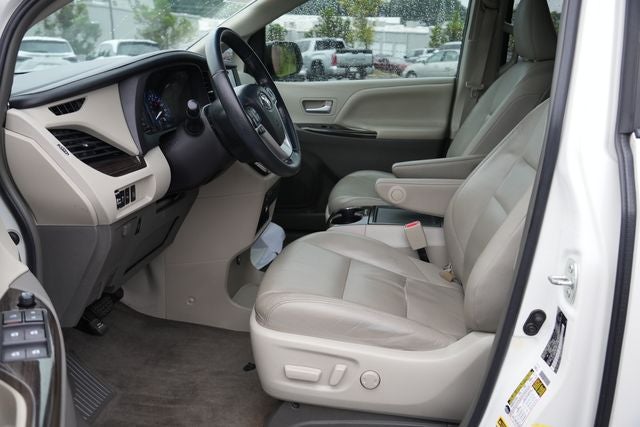 2015 Toyota Sienna XLE 8 Passenger