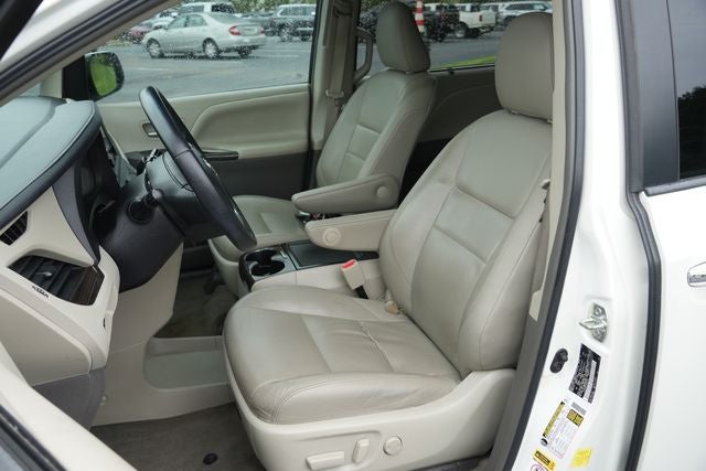 2015 Toyota Sienna XLE 8 Passenger