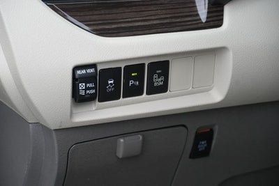 2015 Toyota Sienna XLE 8 Passenger
