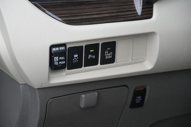2015 Toyota Sienna XLE 8 Passenger