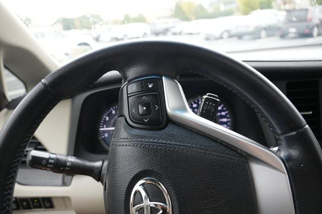 2015 Toyota Sienna XLE 8 Passenger